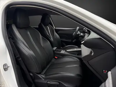 Peugeot 308 SW 1.5 BlueHDI 130 ch — Break pratique, moteur économe et révisé — Thumbnail 9