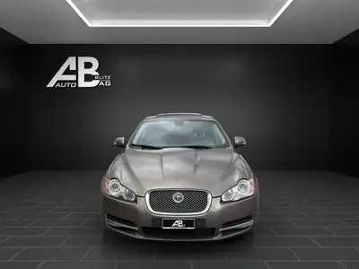 Jaguar XF 4.2 V8 Superchargé — Berline britannique de prestige, 416 ch — Außenansicht