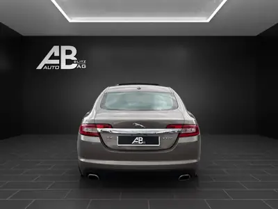 Jaguar XF 4.2 V8 Superchargé — Berline britannique de prestige, 416 ch — Innenraum