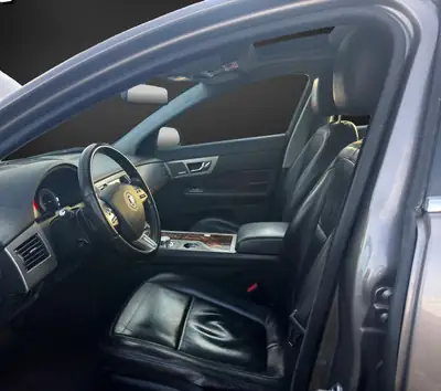 Jaguar XF 4.2 V8 Superchargé — Berline britannique de prestige, 416 ch — Miniatur 7