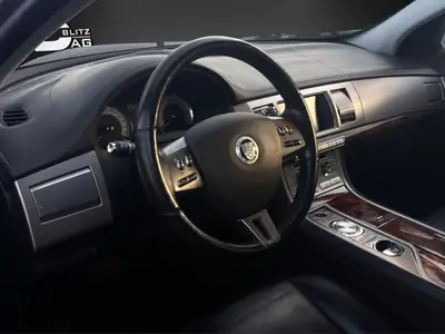 Jaguar XF 4.2 V8 Superchargé — Berline britannique de prestige, 416 ch — Miniatur 8