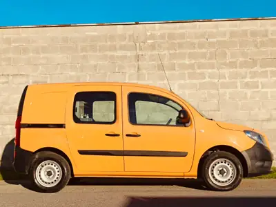 Mercedes-Benz Citan 114 PS Essence Automatique — Utilitaire fiable, seulement 31'300 km — intérieur