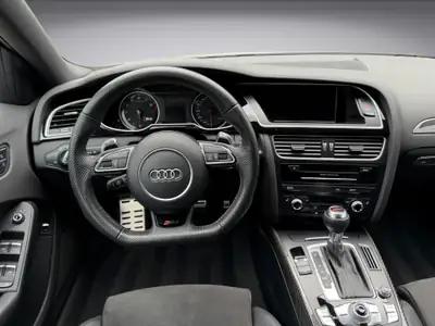 Audi RS4 Avant 4.2 FSI V8 quattro — Le break sportif allemand de référence — Thumbnail 8