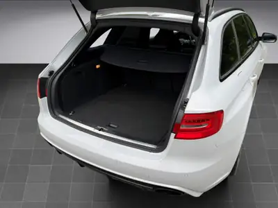 Audi RS4 Avant 4.2 FSI V8 quattro — Le break sportif allemand de référence — Thumbnail 19