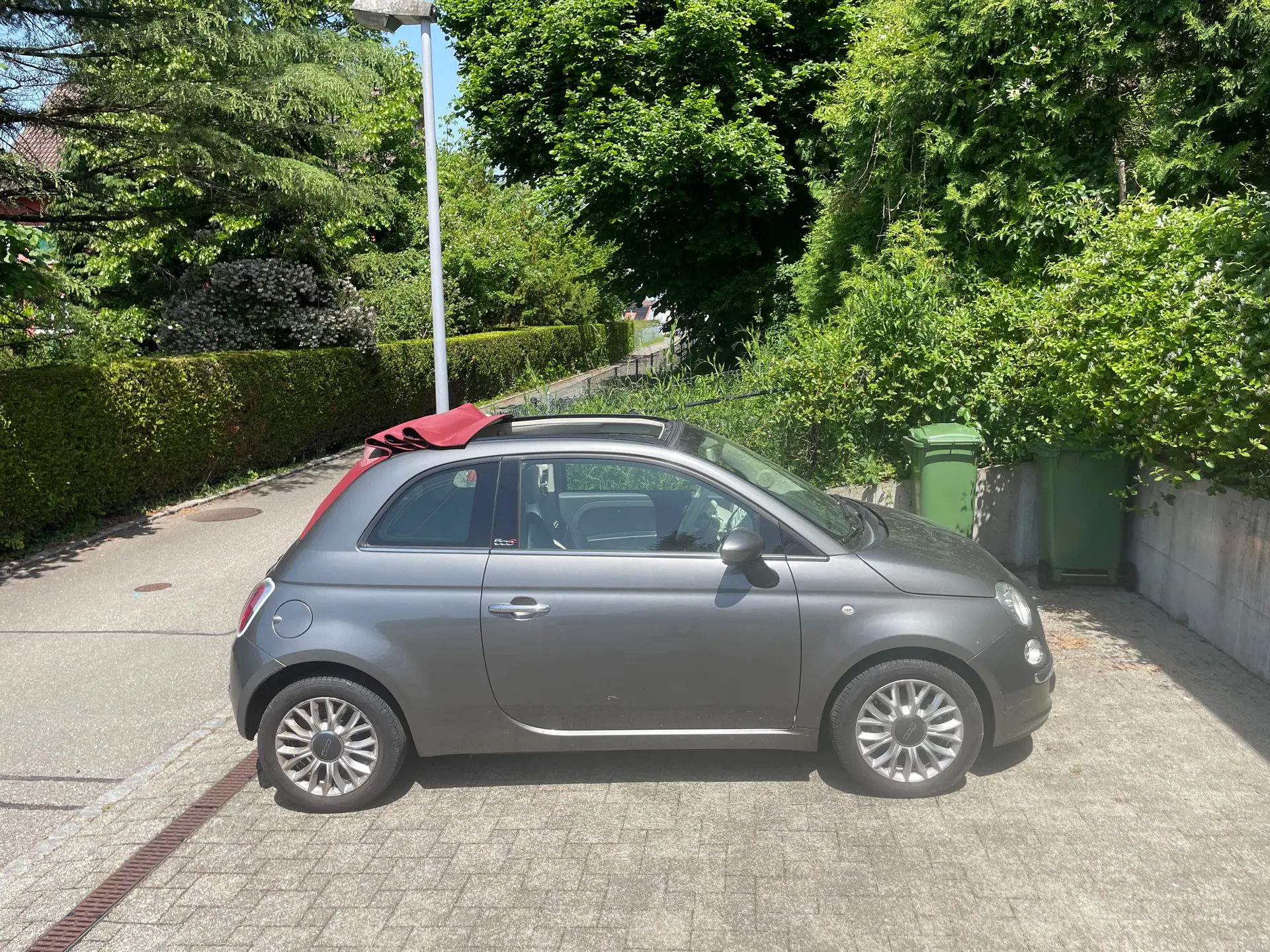 Fiat 500 Twinair Lounge Dualogic — Cabriolet urbain compact, économe et sans sinistre — Außenansicht