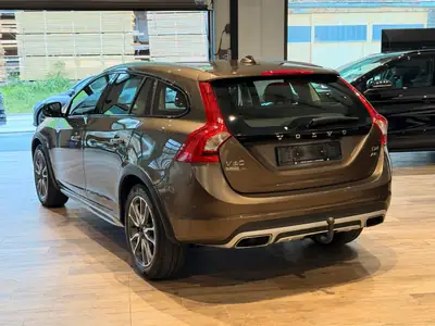 Volvo V60 Cross Country D4 AWD — Élégance suédoise tout-terrain, 69'000 km seulement — Armaturenbrett