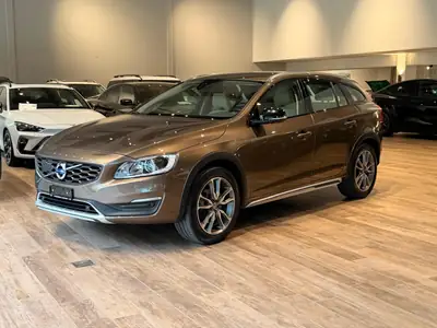 Volvo V60 Cross Country D4 AWD — Élégance suédoise tout-terrain, 69'000 km seulement — Innenraum