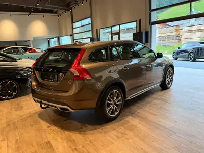 Volvo V60 Cross Country D4 AWD — Élégance suédoise tout-terrain, 69'000 km seulement — Miniatur 7