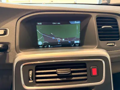 Volvo V60 Cross Country D4 AWD — Élégance suédoise tout-terrain, 69'000 km seulement — Miniatur 8