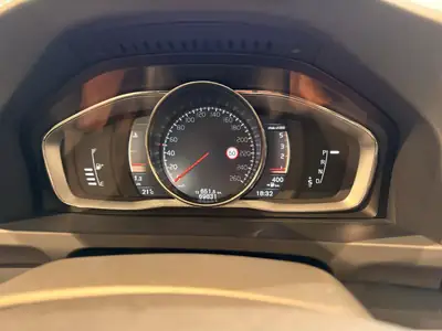 Volvo V60 Cross Country D4 AWD — Élégance suédoise tout-terrain, 69'000 km seulement — Miniatur 10