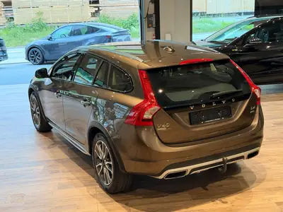 Volvo V60 Cross Country D4 AWD — Élégance suédoise tout-terrain, 69'000 km seulement — Miniatur 17