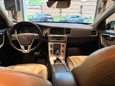 Volvo V60 Cross Country D4 AWD — Élégance suédoise tout-terrain, 69'000 km seulement — Miniatur 19