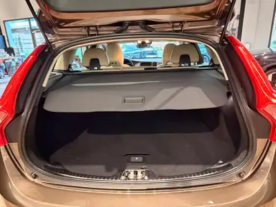 Volvo V60 Cross Country D4 AWD — Élégance suédoise tout-terrain, 69'000 km seulement — Miniatur 22