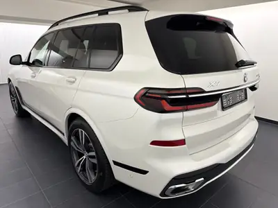 BMW X7 xDrive 48V 40d M Sport — SUV 7 places, diesel hybride mild-hybrid, garantie constructeur — Seitenansicht