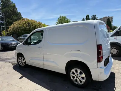 Opel Combo 1.2 Cargo Enjoy — Utilitaire compact fiable, boîte auto 8 vitesses — interni