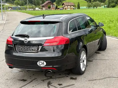 Opel Insignia Sports Tourer 2.0 Turbo Sport 4WD — Break puissant, 250 ch et transmission intégrale — vista posteriore