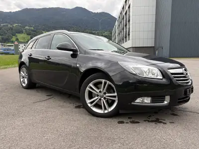 Opel Insignia Sports Tourer 2.0 Turbo Sport 4WD — Break puissant, 250 ch et transmission intégrale — fianco
