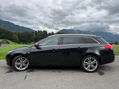 Opel Insignia Sports Tourer 2.0 Turbo Sport 4WD — Break puissant, 250 ch et transmission intégrale — cruscotto
