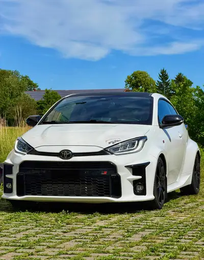Toyota GR Yaris 1.6 Turbo Sport 4x4 — Compacte sportive intégrale, 261 ch et très peu kilométrée — côté