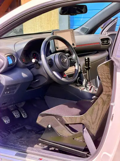 Toyota GR Yaris 1.6 Turbo Sport 4x4 — Compacte sportive intégrale, 261 ch et très peu kilométrée — Miniature 9