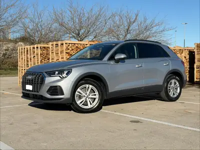 Audi Q3 2.0 TDI Quattro — SUV compact robuste, Matrix LED et CarPlay sans fil — vista esterna