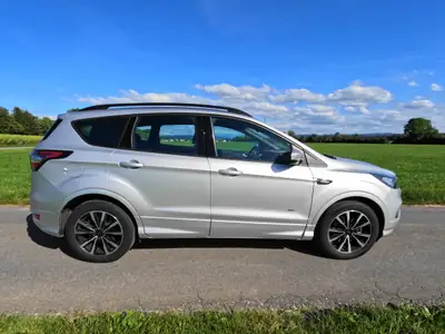 Ford Kuga 2.0 TDCi 150 ST-Line — SUV polyvalent, sans sinistre, 134'000 km — fianco