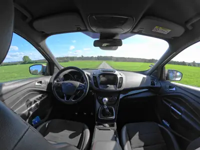 Ford Kuga 2.0 TDCi 150 ST-Line — SUV polyvalent, sans sinistre, 134'000 km — interni