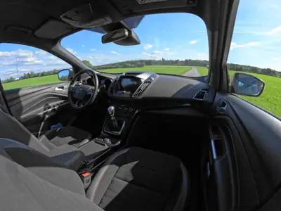 Ford Kuga 2.0 TDCi 150 ST-Line — SUV polyvalent, sans sinistre, 134'000 km — cruscotto