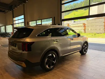 Kia Sorento 1.6 T-GDi PHEV — SUV 7 places hybride rechargeable, 8000 km seulement — Miniatura 9