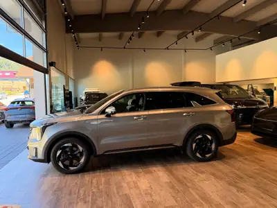 Kia Sorento 1.6 T-GDi PHEV — SUV 7 places hybride rechargeable, 8000 km seulement — Miniatura 8