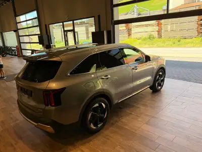 Kia Sorento 1.6 T-GDi PHEV — SUV 7 places hybride rechargeable, 8000 km seulement — Miniatura 7