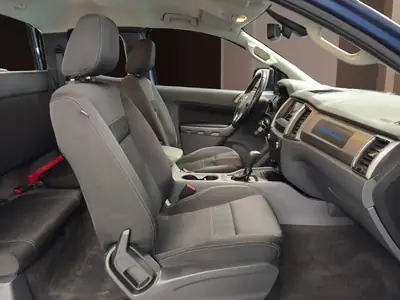 Ford Ranger XLT 2.2 TDCi 4x4 — Pick-up robuste, 4 places, 60'000 km — Miniature 8
