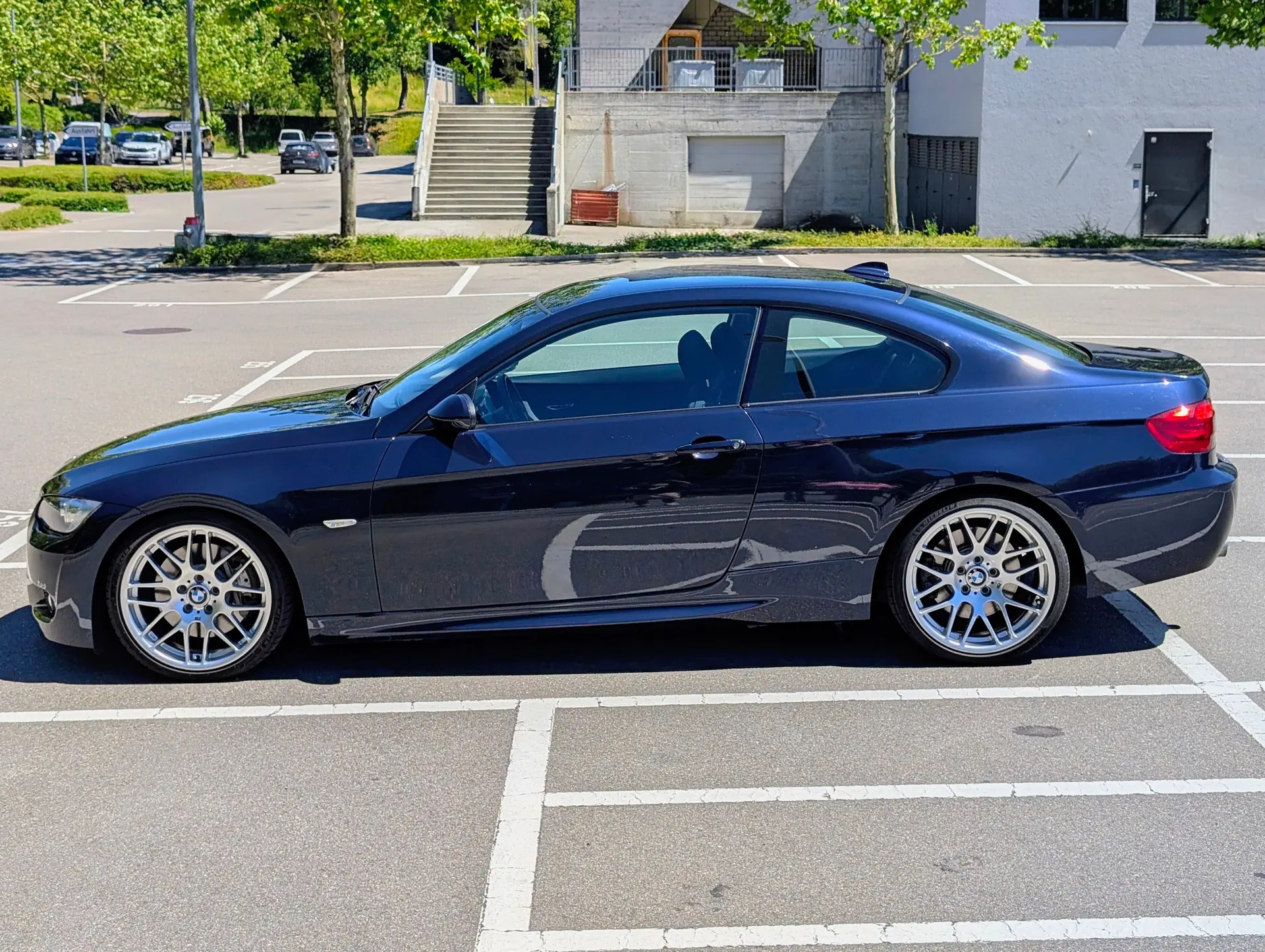 BMW 335i xDrive Coupé 2007 — Sportivité allemande, faible kilométrage — vue extérieure