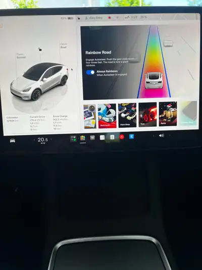 Tesla Model Y Long Range Dual Motor AWD 2024 — SUV électrique haute performance, 12 500 km — Detail