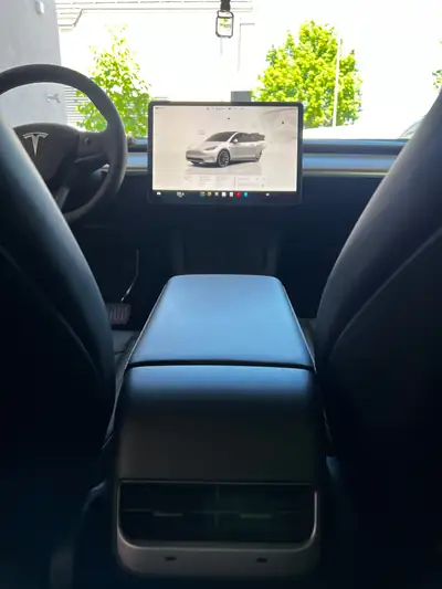 Tesla Model Y Long Range Dual Motor AWD 2024 — SUV électrique haute performance, 12 500 km — Miniatur 7