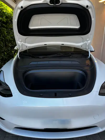 Tesla Model Y Long Range Dual Motor AWD 2024 — SUV électrique haute performance, 12 500 km — Miniatur 10