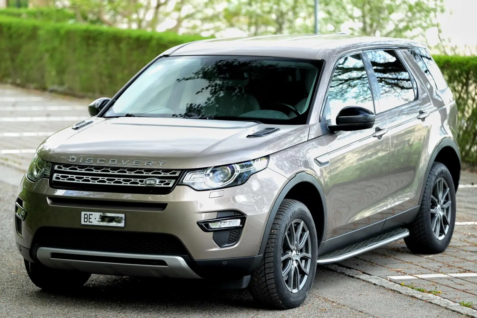Land Rover Discovery Sport 2.0 TD4 HSE — SUV 7 places, diesel fiable, faible kilométrage — Außenansicht