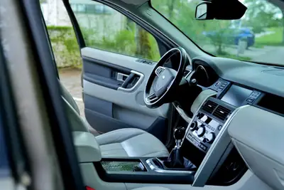 Land Rover Discovery Sport 2.0 TD4 HSE — SUV 7 places, diesel fiable, faible kilométrage — Detail