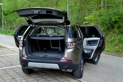 Land Rover Discovery Sport 2.0 TD4 HSE — SUV 7 places, diesel fiable, faible kilométrage — Innenraum