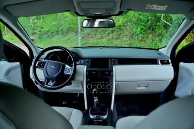 Land Rover Discovery Sport 2.0 TD4 HSE — SUV 7 places, diesel fiable, faible kilométrage — Miniatur 9