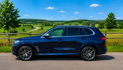 BMW X5 M50i xDrive 2020 — SUV sport 530 ch, transmission intégrale premium — Seitenansicht