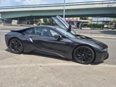 BMW i8 E-Motor + TwinPower — Le coupé hybride rechargeable haute performance — vista esterna