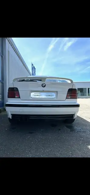 BMW 323ti ABS — Coupé sportif 1998, 170 ch et transmission automatique — Detail