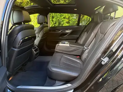 BMW 750Ld xDrive — Berline de prestige diesel, 400 ch et traction intégrale — dettaglio