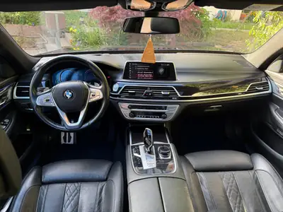 BMW 750Ld xDrive — Berline de prestige diesel, 400 ch et traction intégrale — Miniatura 10