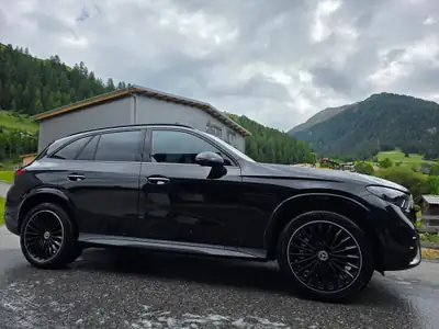 Mercedes-Benz GLC 300 de AMG Line — SUV hybride diesel rechargeable, 58'000 km, garantie d'usine — fianco