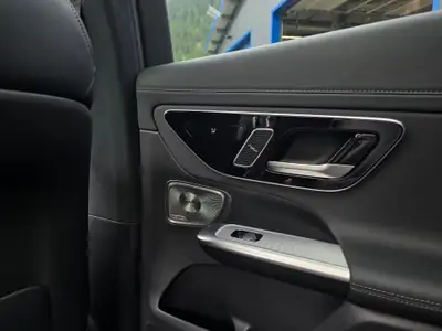 Mercedes-Benz GLC 300 de AMG Line — SUV hybride diesel rechargeable, 58'000 km, garantie d'usine — Miniatura 17