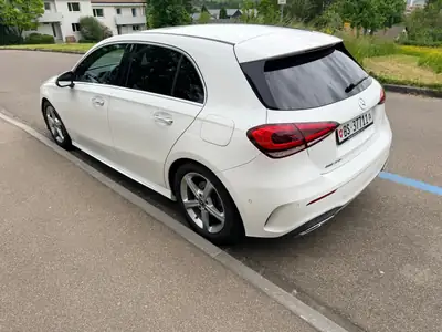Mercedes-Benz A 180 d AMG Line — Diesel efficient, design premium, kilométrage modéré — fianco