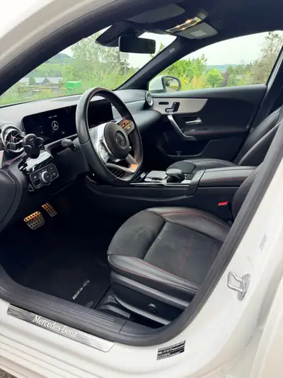 Mercedes-Benz A 180 d AMG Line — Diesel efficient, design premium, kilométrage modéré — Miniatura 8