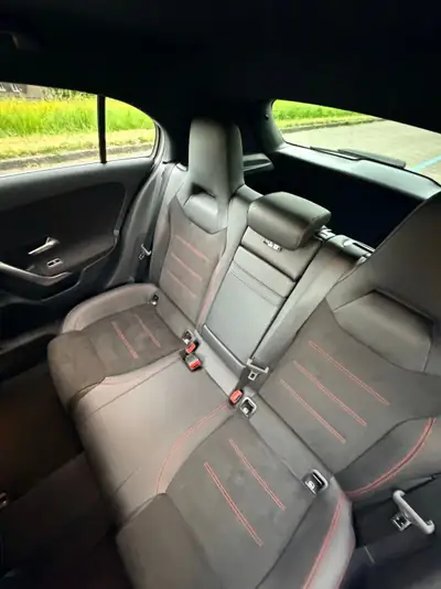 Mercedes-Benz A 180 d AMG Line — Diesel efficient, design premium, kilométrage modéré — Miniatura 11
